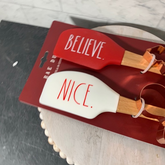 Rae Dunn 4 pcs Spatula set & cookie cutters  Christmas - Picture 5 of 6